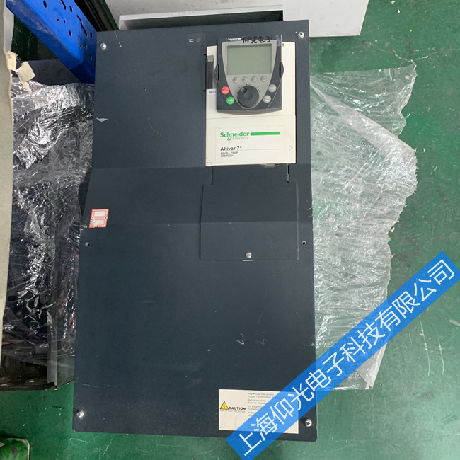 施耐德變頻器開機(jī)顯示SCF3故障維修案例