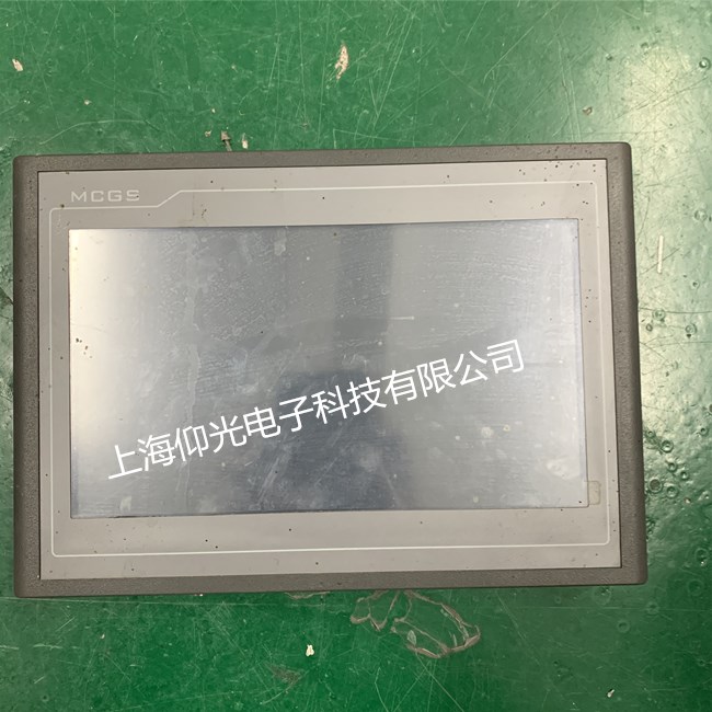 快速修理昆侖通態(tài)觸摸屏TPC1061TX黑屏 藍(lán)屏故障維修