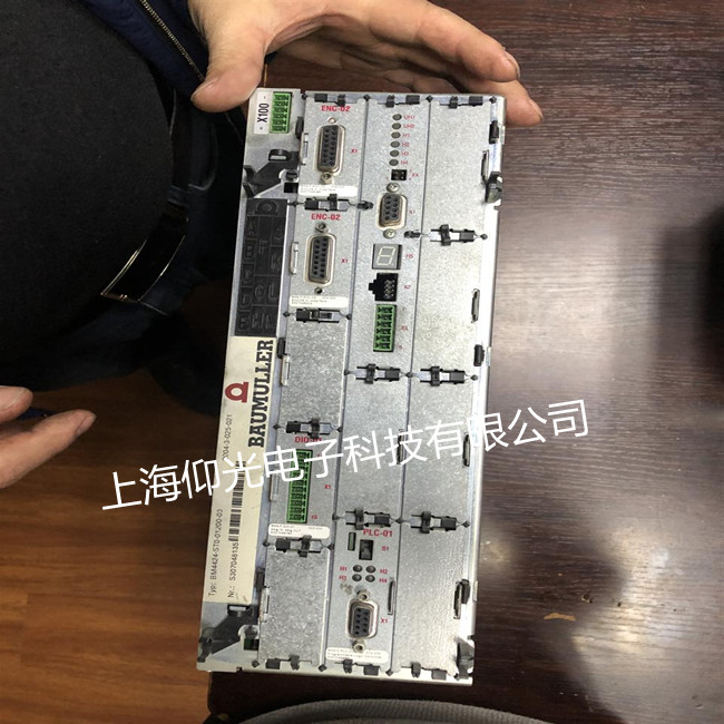 包米勒伺服驅(qū)動(dòng)器維修BM4424-ST0-01200-03報(bào)H1上電亮黃燈
