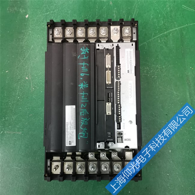 賽威SEW變頻器MDX61B0030-5A3-4-00無(wú)顯示故障維修